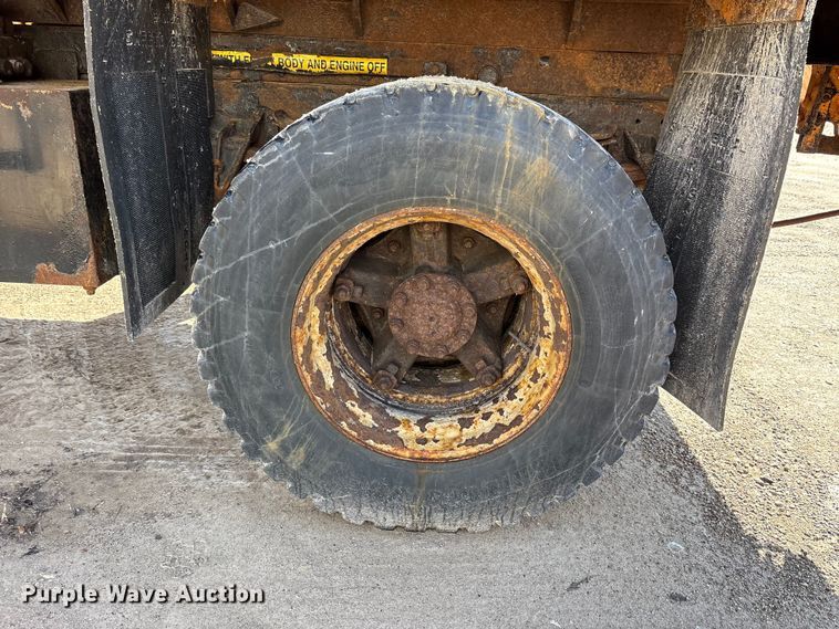 image for item FK1307 1994 International 4900 dump truck