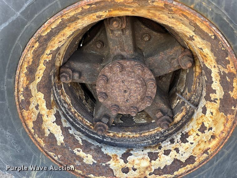 image for item FK1307 1994 International 4900 dump truck