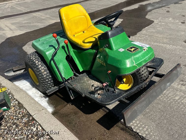image for item FK1842 John Deere 1200a bunker rake