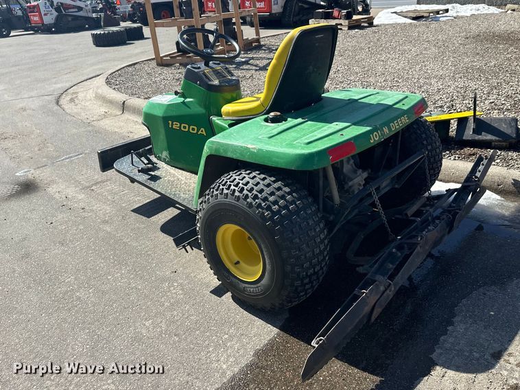 image for item FK1842 John Deere 1200a bunker rake