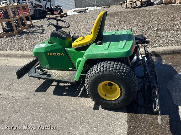 image for item FK1842 John Deere 1200a bunker rake