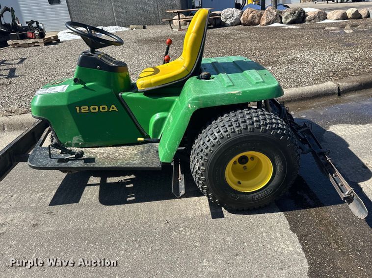 image for item FK1842 John Deere 1200a bunker rake