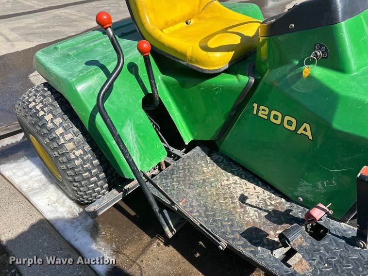 image for item FK1842 John Deere 1200a bunker rake