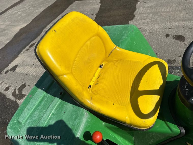 image for item FK1842 John Deere 1200a bunker rake