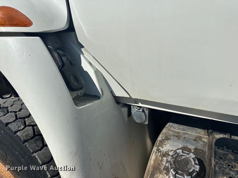 image for item FK1845 2006 International 4300 bucket truck