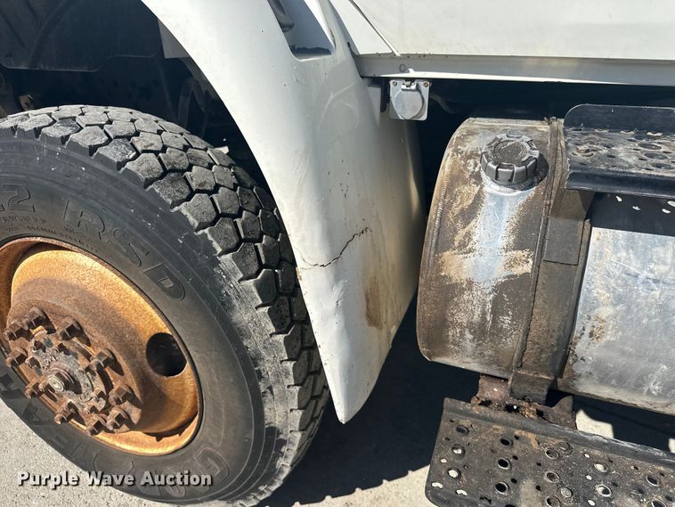 image for item FK1845 2006 International 4300 bucket truck