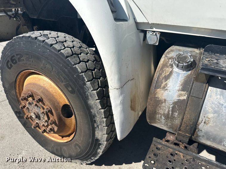 image for item FK1845 2006 International 4300 bucket truck