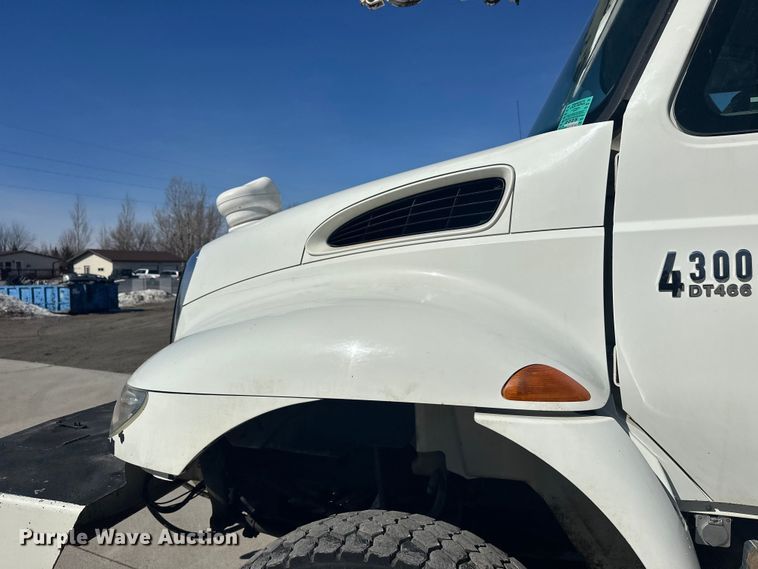 image for item FK1845 2006 International 4300 bucket truck