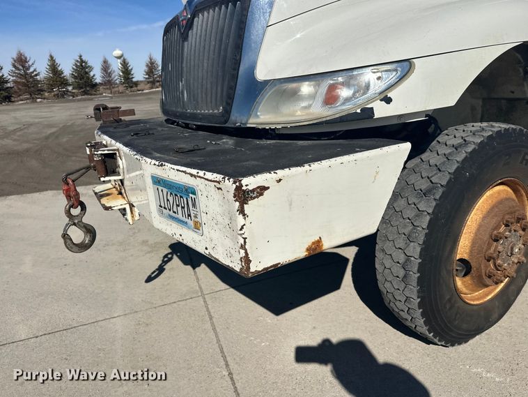 image for item FK1845 2006 International 4300 bucket truck