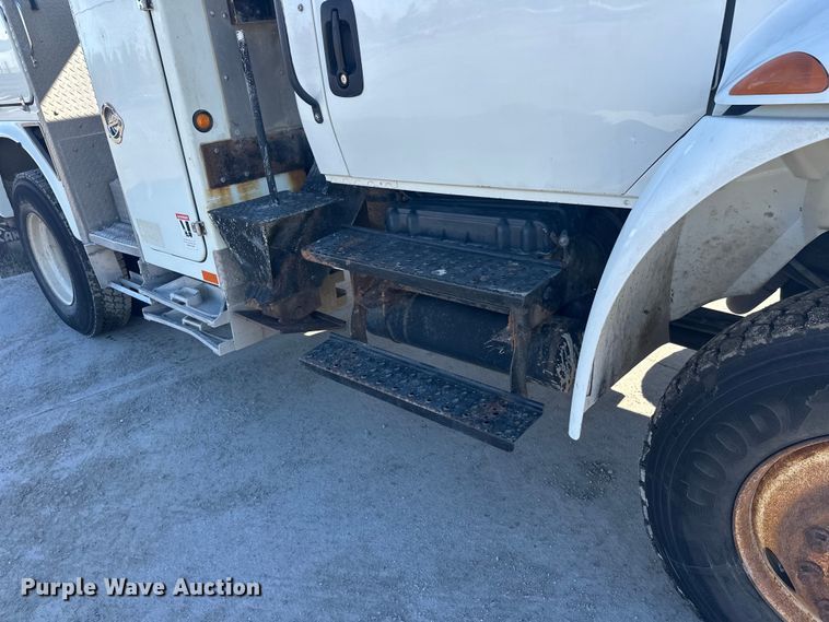 image for item FK1845 2006 International 4300 bucket truck