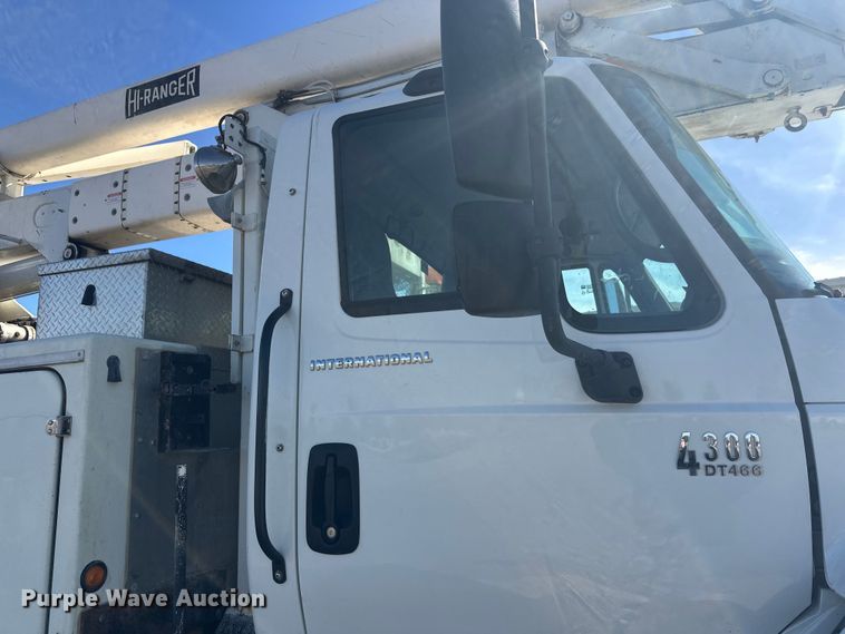 image for item FK1845 2006 International 4300 bucket truck