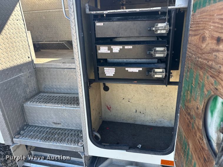 image for item FK1845 2006 International 4300 bucket truck