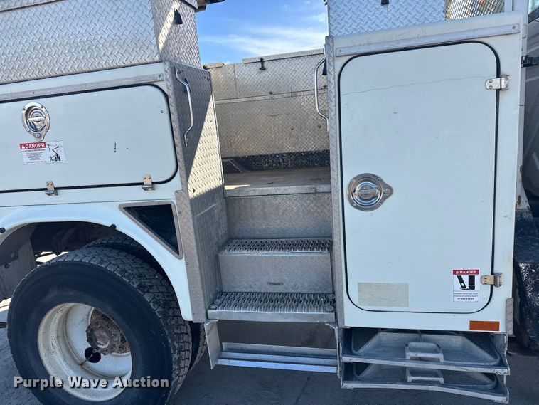 image for item FK1845 2006 International 4300 bucket truck