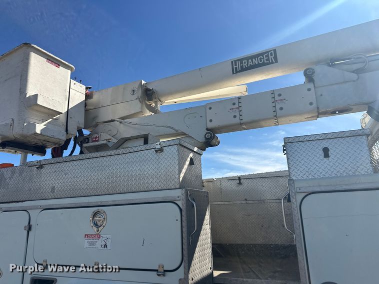 image for item FK1845 2006 International 4300 bucket truck