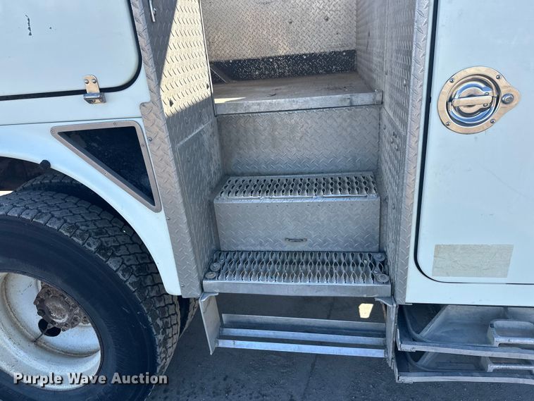 image for item FK1845 2006 International 4300 bucket truck