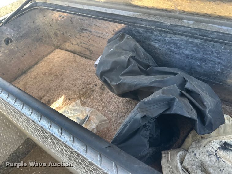 image for item FK1845 2006 International 4300 bucket truck