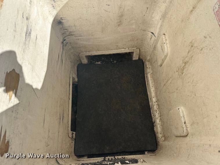 image for item FK1845 2006 International 4300 bucket truck