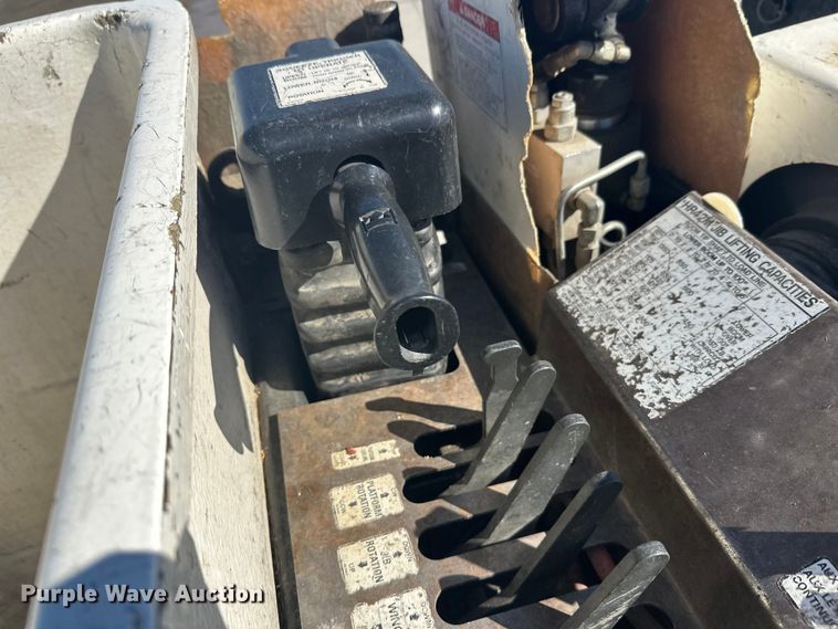 image for item FK1845 2006 International 4300 bucket truck