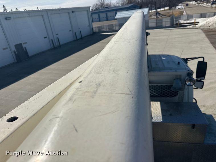 image for item FK1845 2006 International 4300 bucket truck