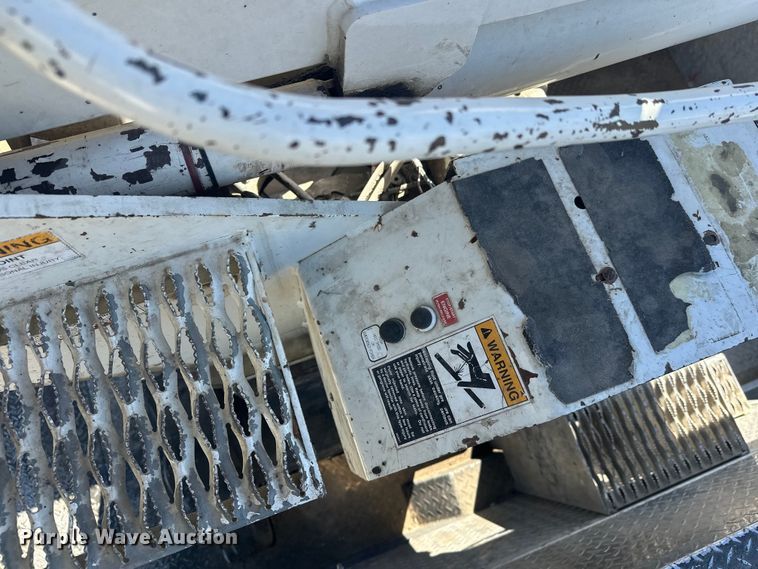 image for item FK1845 2006 International 4300 bucket truck