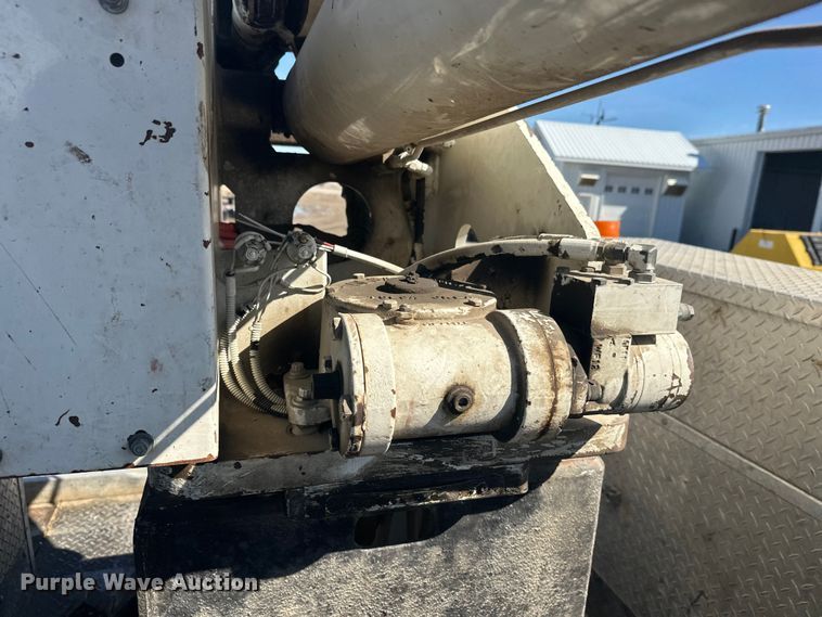 image for item FK1845 2006 International 4300 bucket truck