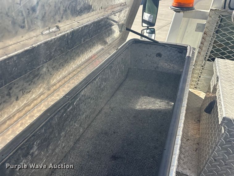 image for item FK1845 2006 International 4300 bucket truck