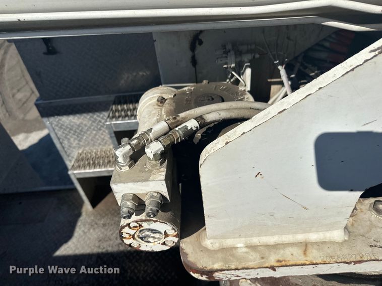 image for item FK1845 2006 International 4300 bucket truck