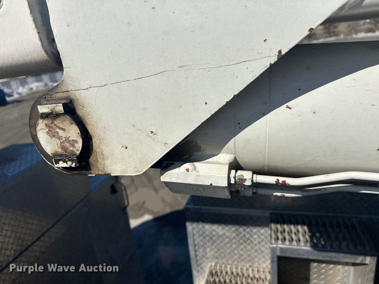 image for item FK1845 2006 International 4300 bucket truck