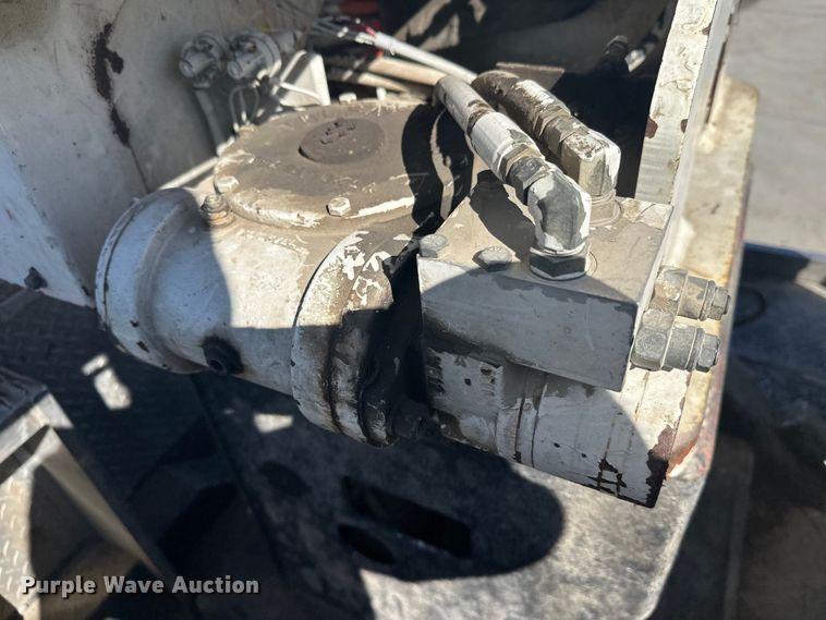 image for item FK1845 2006 International 4300 bucket truck