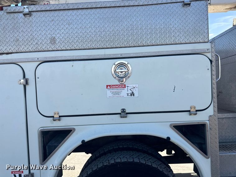 image for item FK1845 2006 International 4300 bucket truck