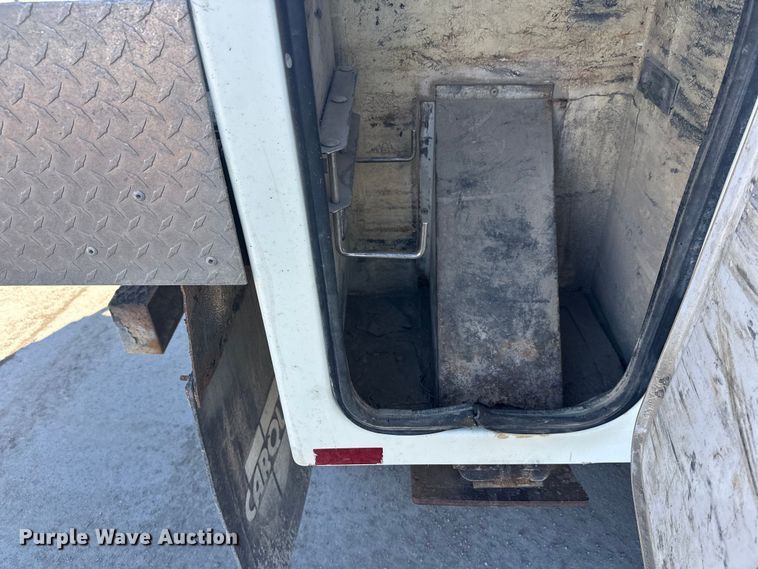 image for item FK1845 2006 International 4300 bucket truck