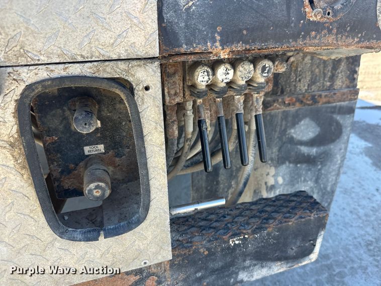 image for item FK1845 2006 International 4300 bucket truck