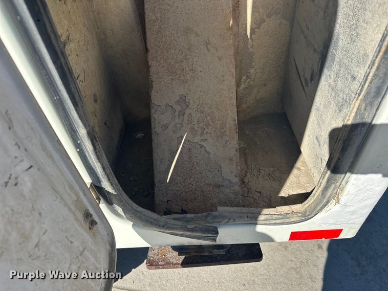 image for item FK1845 2006 International 4300 bucket truck