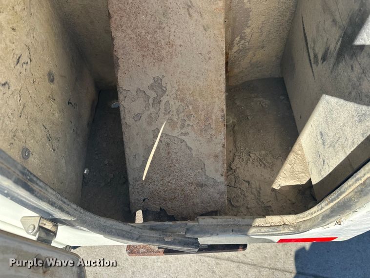 image for item FK1845 2006 International 4300 bucket truck