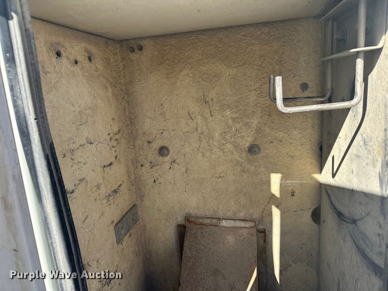 image for item FK1845 2006 International 4300 bucket truck