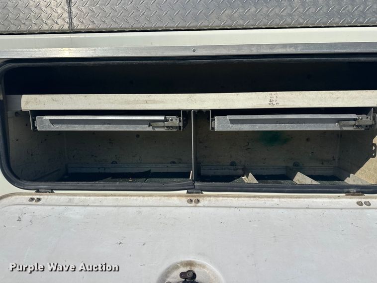 image for item FK1845 2006 International 4300 bucket truck