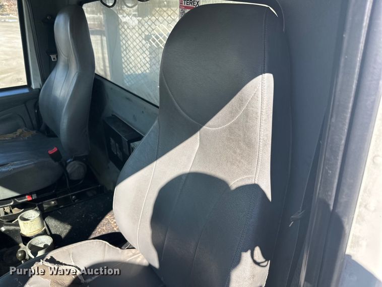 image for item FK1845 2006 International 4300 bucket truck