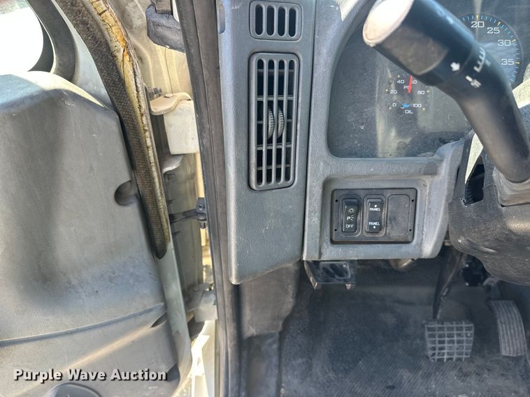 image for item FK1845 2006 International 4300 bucket truck