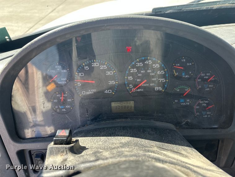 image for item FK1845 2006 International 4300 bucket truck