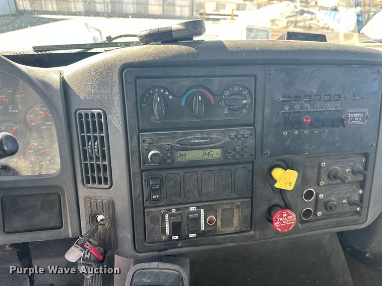 image for item FK1845 2006 International 4300 bucket truck