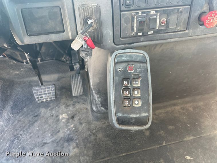 image for item FK1845 2006 International 4300 bucket truck