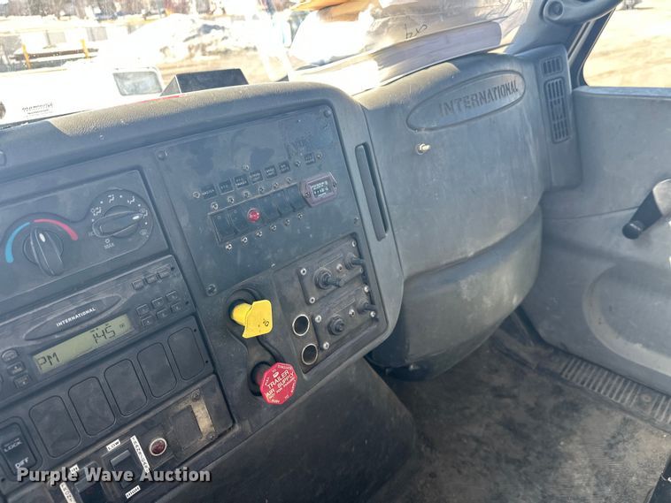 image for item FK1845 2006 International 4300 bucket truck