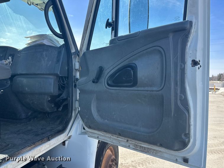 image for item FK1845 2006 International 4300 bucket truck