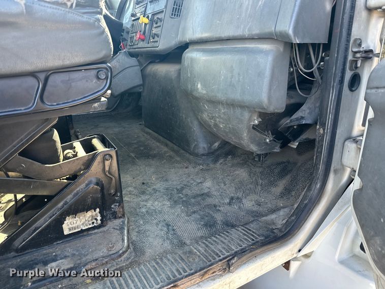 image for item FK1845 2006 International 4300 bucket truck