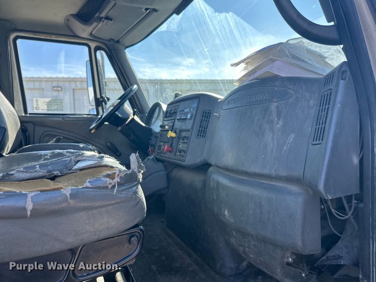 image for item FK1845 2006 International 4300 bucket truck