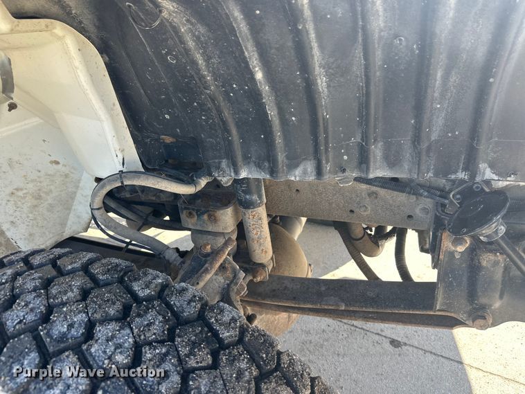 image for item FK1845 2006 International 4300 bucket truck