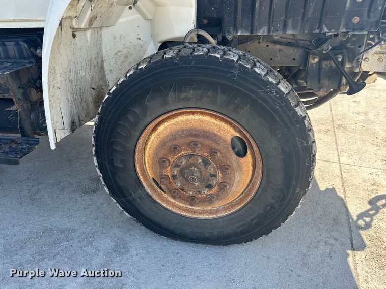 image for item FK1845 2006 International 4300 bucket truck