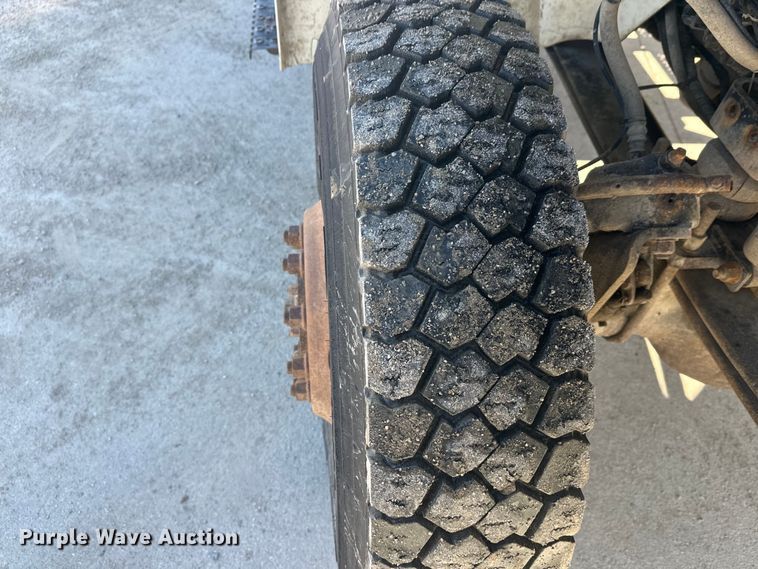 image for item FK1845 2006 International 4300 bucket truck