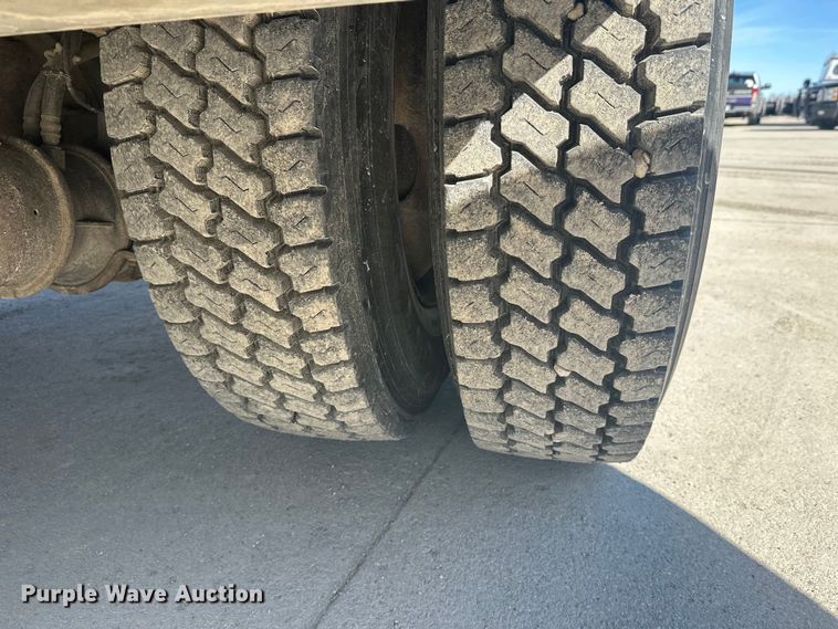 image for item FK1845 2006 International 4300 bucket truck