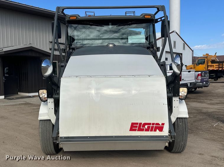 image for item FK1858 2007 Elgin Pelican street sweeper